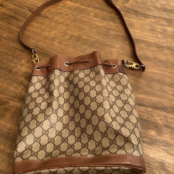 1980s Vintage Gucci GG Monogram Leather Bucket Bag Crossbody *tear* - Picture 5 of 17